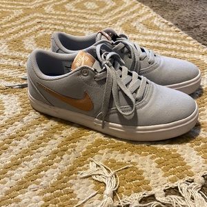 Womens Nike SB Check grey/gold sz 6.5 low top